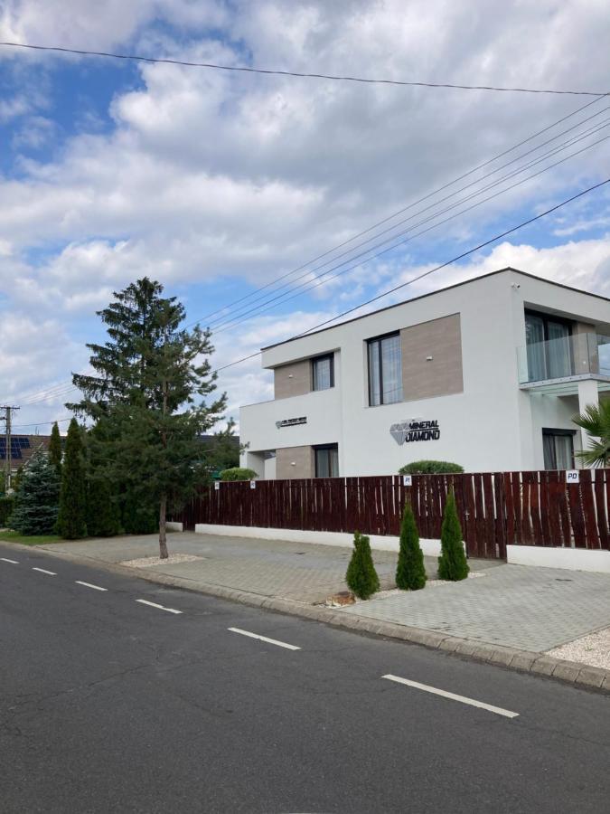 Mineral Apartman Diamond Nyiregyhaza Exterior photo